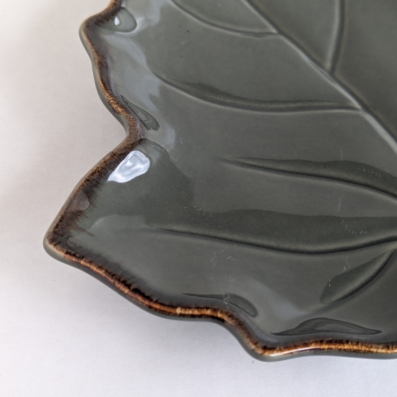 Cindy Crawford leaf plate, ceramic olive green autumn leaf dish - Picture 5 of 8